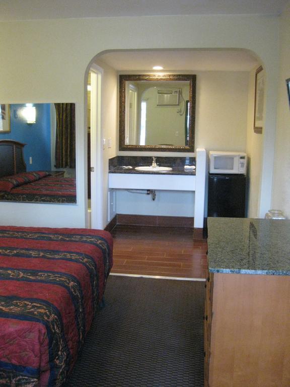 Sunshine Motel 3*
